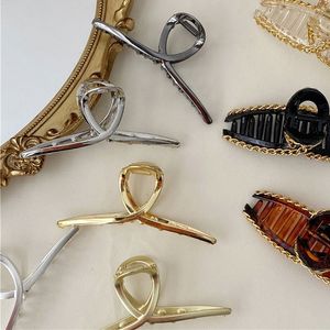 Retro Metal Hair Claws Clamps Women Barrettes Cross Hairpin Fashion Decorative Hair Clip Hollow Out Headwear Hair Accessories