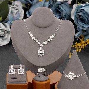 Bride Talk New Trendy Fashion Pretty 4 st Smycken Set för Bröllop Engagemang Kubik Zirconia Glänsande Ring Kvinnor Tillbehör H1022