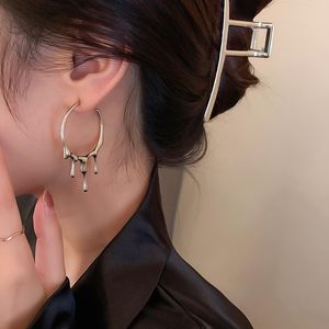 Hoop Huggie VSnow Hyperbolic Lava Silberfarbener metallischer Wassertropfen-Ohrring für Frauen, ausgehöhlt, unregelmäßig, offen, Party-Schmuck