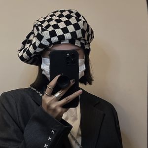 Mode Små Chessboard Plaid Berets Kvinna Xia Koreansk Vintage Big Head Show Face Little Cloud Hat