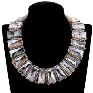 Chokers Luxury Trendy Declaration Colar Crystal Badyed e Trapezoid Shape Compatão de vidro Torques de bobagem de malha de vidro grossa para mulheres