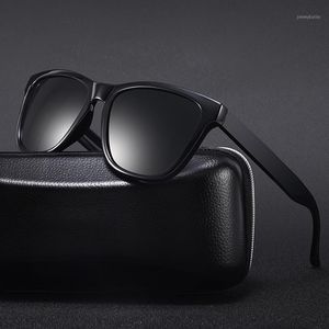 Solglasögon Parzin Square Polariserad Klassisk Metall Hinge Fashion UV400 Lens Driving Sun Glasses Occhiali Da Sole Uomo