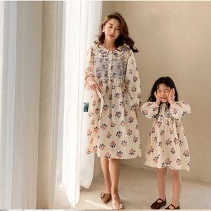 Korean Matching Mother Daughter Clothes Floral Print Mommy and Me Outfit Family Holiday 210529
