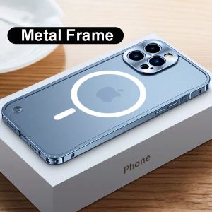 Venta al por mayor de Cajas de marco de metal de aleación de aluminio de lujo para iPhone 11 12 13 Pro Max 12mini 13 Mini Soporte para la carga inalámbrica magnética de Magsafe
