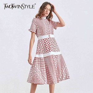 Twotwinstyle elegant lapptäcke midi klänning för kvinnor turtleneck kortärmad hög midja träff färg tryckta klänningar kvinnlig sommar 210517