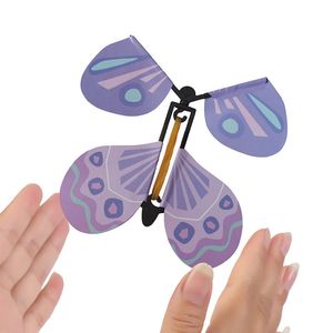 Schmetterling Tricks großhandel-Wissenschaft Spielzeug Kit Fliegende Buch Fairy Gummi Band Powered Magic Tricks Requisiten Wind Up Birthday Wedding Card Geschenk Kühle Sachen Schmetterling