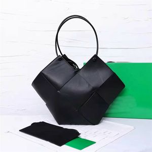 Winter Newest Designer Drawstring Bags Bott Leather Crochet Women Totes Shopping Basket Handbags Large Capacity Women Buckets With Inner Small Wallet Suede Lining