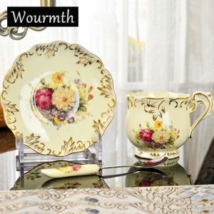 Europeisk elfenben porslin teacup och tallrik 250ml högkvalitativ keramisk kaffe ros blomma röd te kopp uppsättning drinkware trevlig gåva