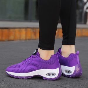 Athletische Damenmode-Laufschuhe, Kissen-Sneaker, rot, lila, schwarz, Frühling, grenzüberschreitendes Fliegenweben, atmungsaktiv, trendiges Netz, rockig, lässig