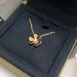 European Fashion Luxury Goods Gold Lucky Grass Necklace For Women S925 Sterling Silver Exquisite Sweet Romantic Fairy Platinum