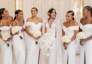 2021 africano simples branco a linha vestidos de dama de honra para casamentos fora do ombro longo cetim alta lado split vestidos de festa formal empregada o269o