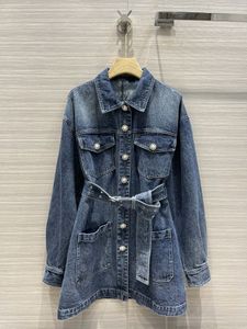 2024 gewaschene blaue Denim-Damenjacke, Designer-Blumen, Knöpfe, Taschen, langer Damenmantel, Herbst, neue Werkzeugjacken 81830