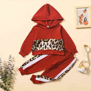 Spring Autumn Kids Leopard Stitching Hedging Solid Color Hooded Long-sleeve Printed Trousers Two-piece Children's Clothing Suit 210515