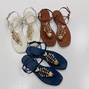 Sandaler Sommar Flat Läder Flip-Flop Guld Fishbone Design Lady Bekväm Gladiator Luxury Women Party Dress Shoes