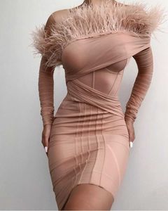 Kobiety Sexy Designer Pióra Pink Bandaż Dress Winter Dams Elegant Off The Ramię Bodycon Party Vestido 210527