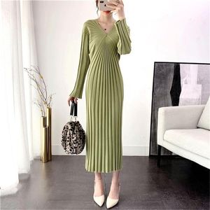 Casual Dresses Fashion Designer veckad stickad klänning Elegant kvinnor Tröja Long Pullovers Black Sleeve Autumn Vestido 2021