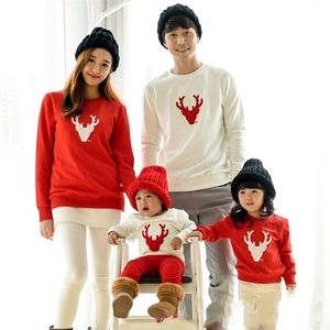 Julkläder Familj matchande 100% bomull T-shirt Moder Fader Baby Outfits CE120 211229