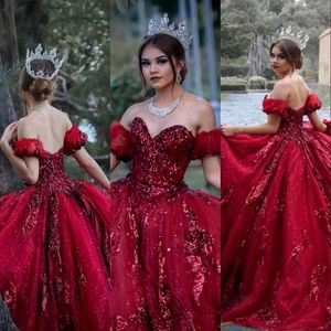 2021 Sparkly Dark Red Burgundia Suknia Ball Quinceanera Suknie Off Ramię Cekinowe Koronki Appliqus Cekiny Sweet 16 Sweep Pociąg Plus Size Party Prom Suknie Wieczorowe