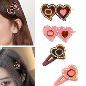 人気のファッションブランドデザイナーレターヘアクリップレディーパーティーの結婚式の愛好家ギフトジュエリーアクセサリーのためのバレット