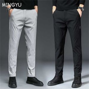 Mingyu varumärke höst män casual byxor män byxa smal passform elastisk midja svart grön grå ljus jogging byxor man 28-38 211110