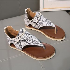 2021 Mulheres Designer Sandálias Flat Chinelos Clássico Leopardo Estilo Flip Flops Verão Praia Cores Animais Menina Slides Sapatos Casuais Tamanho 35-43 W6