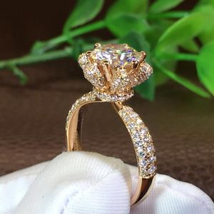 チョーコンブランドの結婚指輪が輝く高級ジュエリー925スターリングシルバーローズゴールドフィルCZダイヤモンド宝石の永遠の女性の花の婚約バンドリングギフト