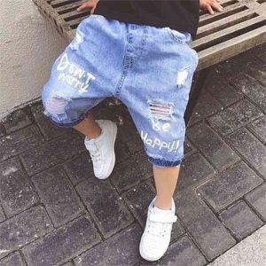 Carta de Verão Imprimir Crianças Meninos Curtas Calças Crianças Hole Denim Shorts Kids Casual Algodão 2 Cores Straight Pant 210723