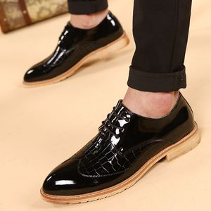 Gentleman Shoes Mäns Non-Slip Flat Designer Casual Leather Oxford Men Formell Party Slitstarkt Personlighet Kontor Business