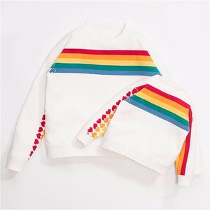 Família de malha de lã camisola arco-íris jacquard amor coração camisa de fundo para mãe pai meninos e meninas suéteres pai-criança desgaste 210724