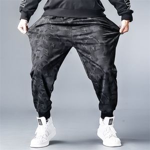 Plus Size 5XL Streetwear Calças Soltas Homens Jogadores 2020 Homem Casual Camo Hip Hop Harem Calças Homens Camuflagem Feixe Pés Sweatpants x0723