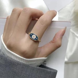 Vintage Chic Kleine Gänseblümchen Ringe Für Frauen Süße Blüte Blume Blaue Farbe Ring Hochzeit Verlobungsringe Weiblichen Schmuck Geschenk Retro