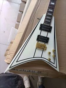 Chitarra elettrica personalizzata a forma di Grand V in colore bianco con tastiera in ebano con hardware dorato