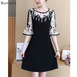 M-5XL Czarna Koronkowa Sukienka Letnia Kwiatowy Haftowany Sexy Vintage Eleganckie sukienki Party Rękaw O-Neck Vestidos Plus Size 210513