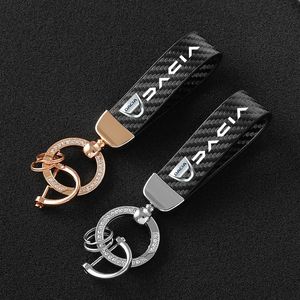 Chaveiros Chaveiros de couro de fibra de carbono Keychain com diamante emblema personalizado Anel chave de luxo para Dacia Lodgy 2 McV Sandero Duster Logan Stepway