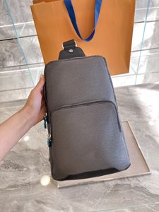 Borse Uomo Crossbody Petto in rilievo Spalla semplice atmosfera Borsa in pelle di alta qualità Shopping Designer Messenger Wallet 1029