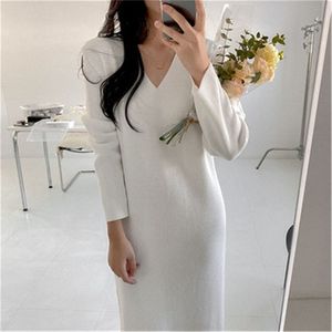 Women's Soft Wool Basewear Sexy Slim Streetwear Basic OL All Match Female Gentle V-neck Solid Long Dress 210525