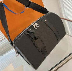 2022 Populära kvinnor Svart Utskrift Messenger Travel Duffel Bag Classic Style Designer Fashion Väskor Axelväskor Lady Totes Handväskor 27 cm