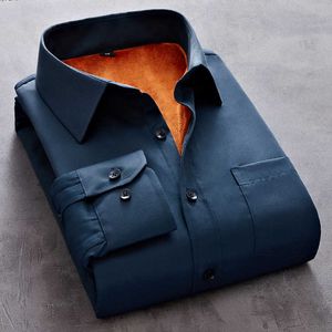 秋の男性のシャツの男性のファッションソリッド長袖ビジネスビッグサイズの冬のフリースの暖かい格子縞の厚さM-5xl 210721