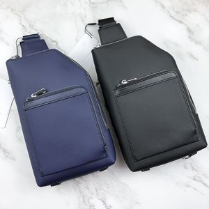 Kod 1339 Mode Casual Män Messenger Bag Man Shoulder Man CrossBody Väskor PVC-läder Handväska Hög kvalitet