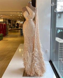 Squines Beaded Mermaid Evening Dresses Halter Prom Dress One-shouder Ruched Feather Black Sweep Train Robe de mariée2021