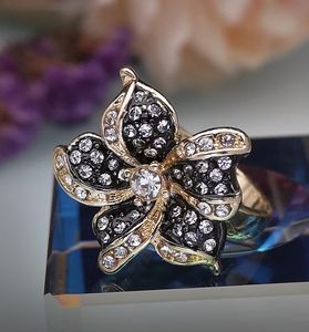 Obrączki ślubne Vintage Kobiet Biały Cyrkon Kamienny Pierścień Klasyczny Różany Złoty Kolor Kwiat Engagement Charm Black Enamel dla kobiet
