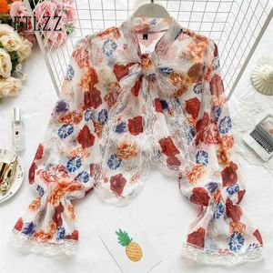 Kvinnor Vintage Blouse Fashion Streetwear Långärmad Floral Tryckta Single Breasted Beach Tops Ladies Lace Patchwork Bow Blosa 210525