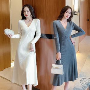 Pullover Kleid Frauen Dicke Warme V-ausschnitt Langarm Gestrickte Kleid Herbst Winter Elegante Weibliche A-Line Schlank Sexy Kleider 210529