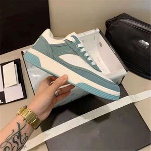 Klasik kadınlar elbise ayakkabı moda kaliteli marka deri sneakers kadın tasarımcı koşu bayanlar rahat rahat ayakkabılar C908119