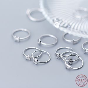 Wantme Orygine 100% 925 Sterling Silver Unisex A-Z 26 Litery Imienna pierścienie dla kobiet Mężczyźni Kreatywne Palce Pierścionki Biżuteria 210507