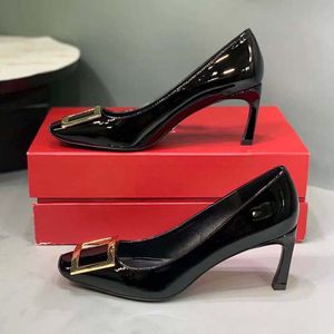 Le ultime scarpe da donna con tacco alto firmate sexy scarpe con fibbia in cristallo a punta possono essere utilizzate per matrimoni come date e festività del matrimonio EU34-EU40