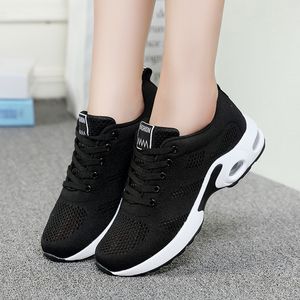 2022 Casual Plus Size Sapatos Mulheres Coreano Alimentador Almofada Soft Bottom Respirável Casual Running Shos Voador Woven Sports Shoe Women M2033