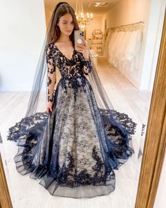 Gotisk brud bröllopsklänning 2022 med illusion långärmad ballgong pounging v neck 3d blommig lace robe de marie black vestidos de novia gratis slöja kapell tåg