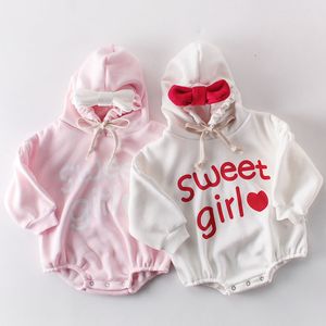 Baby jumpsuit våren och höst kläder spädbarn födda pojkar tjejer fjäril kärlek hooded romper 210429