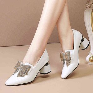 Kobiety Patent Skórzany Dress High Heels White Wedding Bridal Bling Bow Pompy Slip On Damskie Buty Wiosna Jesień 9352 N 220309